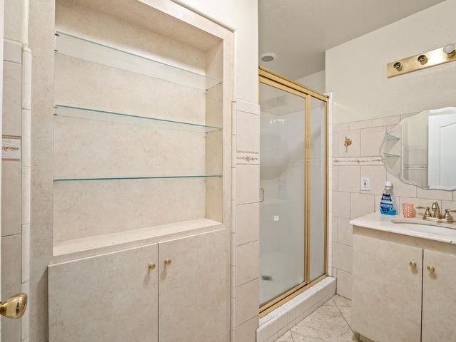 7236 N Bonadelle Avenue, Fresno, CA 93720