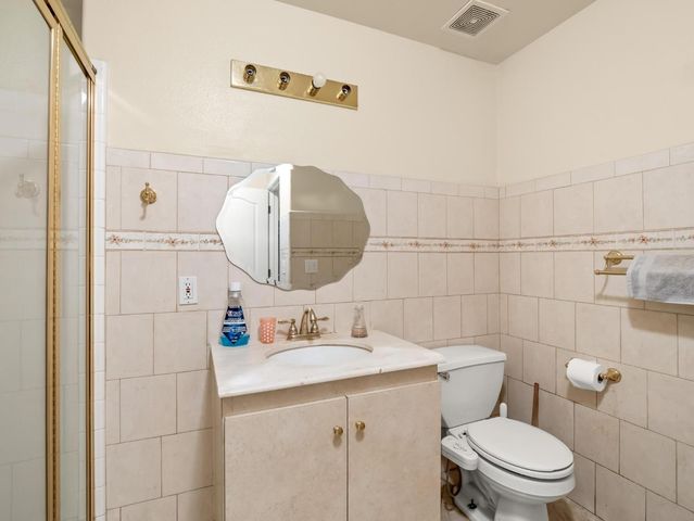 7236 N Bonadelle Avenue, Fresno, CA 93720