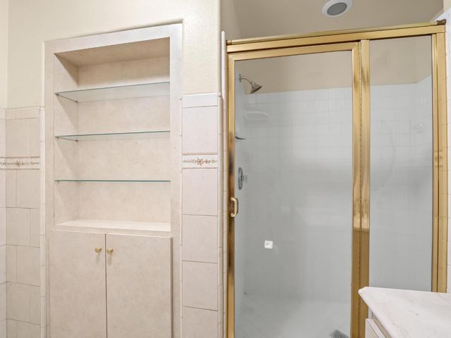 7236 N Bonadelle Avenue, Fresno, CA 93720