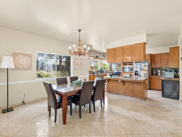 7236 N Bonadelle Avenue, Fresno, CA 93720