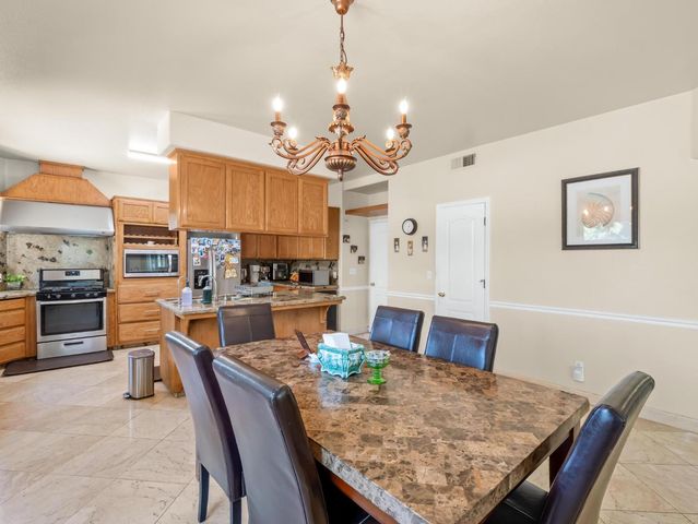 7236 N Bonadelle Avenue, Fresno, CA 93720