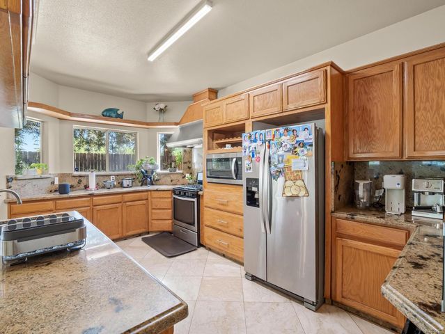 7236 N Bonadelle Avenue, Fresno, CA 93720