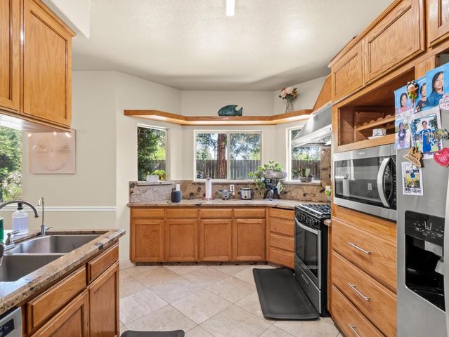 7236 N Bonadelle Avenue, Fresno, CA 93720