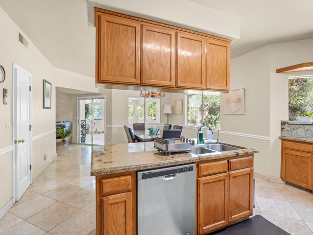 7236 N Bonadelle Avenue, Fresno, CA 93720