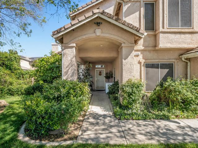 7236 N Bonadelle Avenue, Fresno, CA 93720