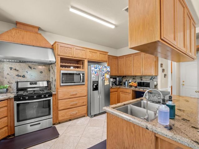 7236 N Bonadelle Avenue, Fresno, CA 93720