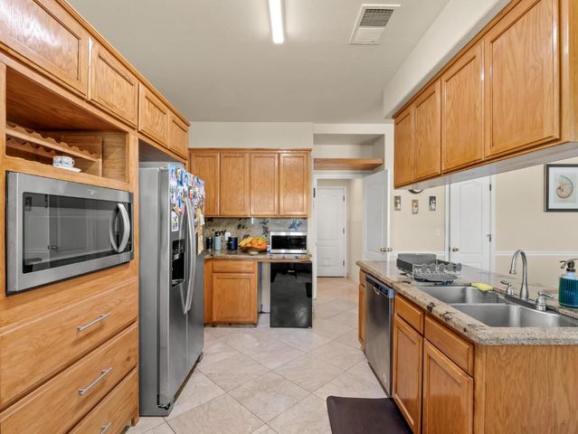 7236 N Bonadelle Avenue, Fresno, CA 93720