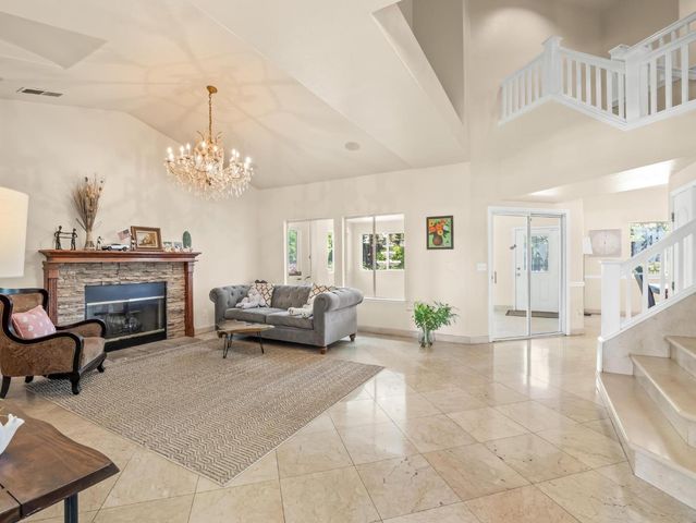 7236 N Bonadelle Avenue, Fresno, CA 93720