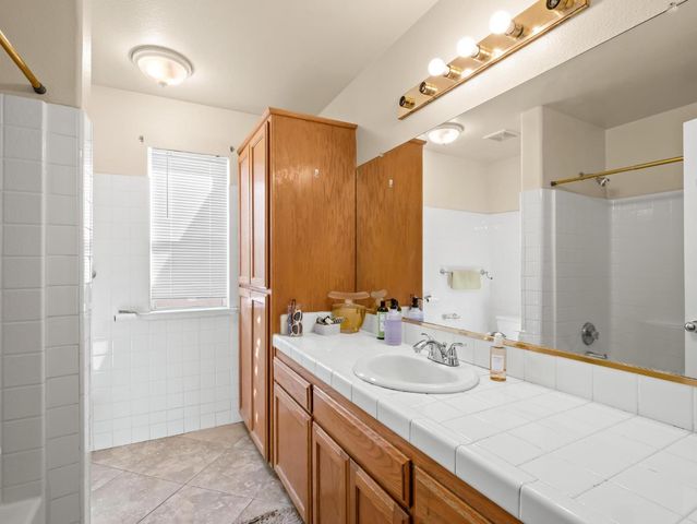 7236 N Bonadelle Avenue, Fresno, CA 93720