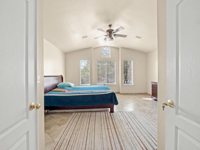 7236 N Bonadelle Avenue, Fresno, CA 93720