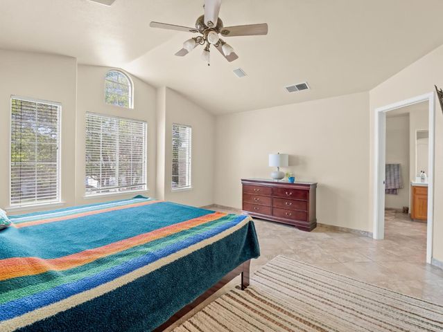 7236 N Bonadelle Avenue, Fresno, CA 93720