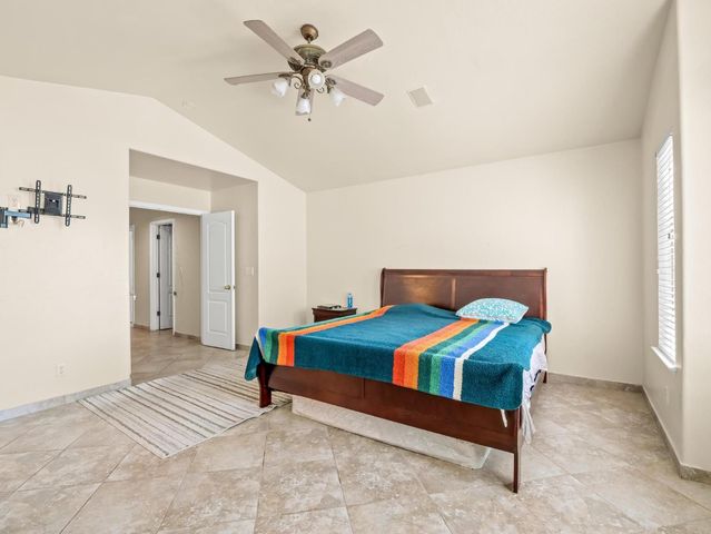 7236 N Bonadelle Avenue, Fresno, CA 93720