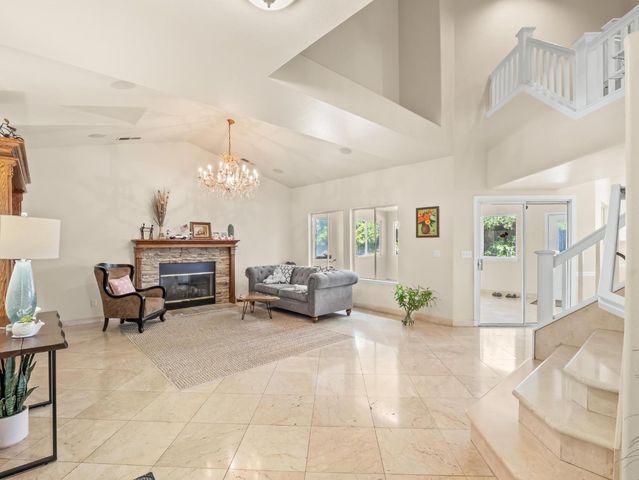 7236 N Bonadelle Avenue, Fresno, CA 93720