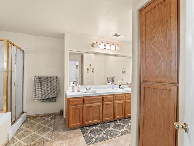 7236 N Bonadelle Avenue, Fresno, CA 93720