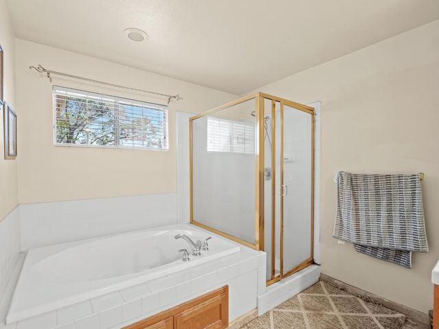 7236 N Bonadelle Avenue, Fresno, CA 93720