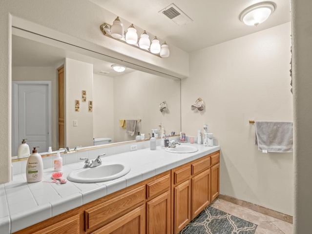 7236 N Bonadelle Avenue, Fresno, CA 93720