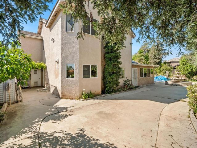 7236 N Bonadelle Avenue, Fresno, CA 93720