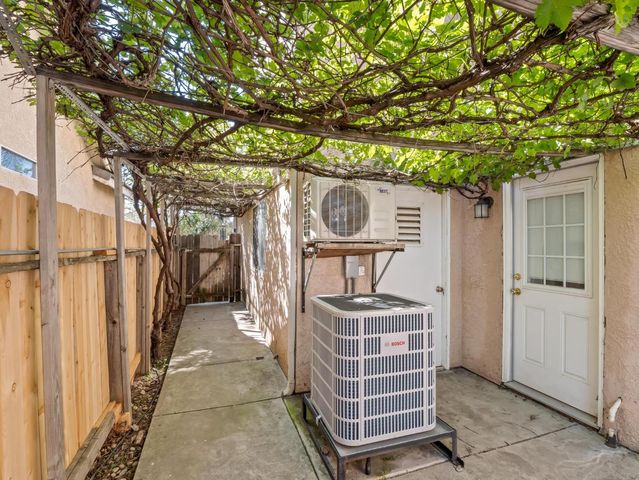 7236 N Bonadelle Avenue, Fresno, CA 93720