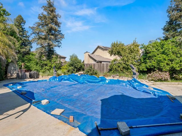 7236 N Bonadelle Avenue, Fresno, CA 93720