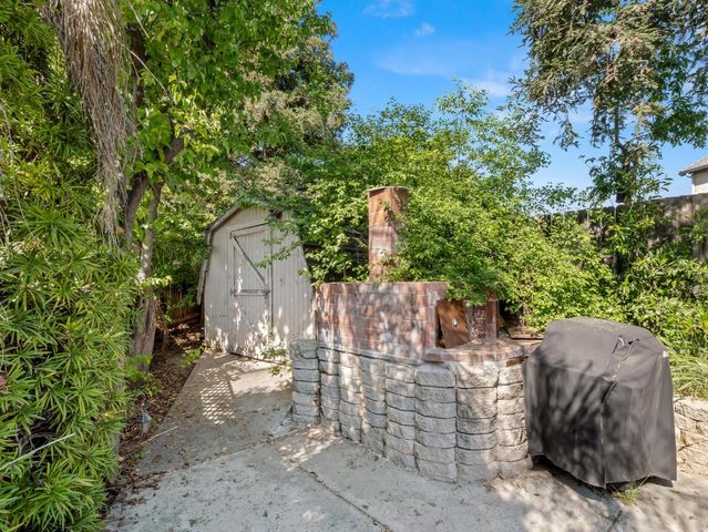 7236 N Bonadelle Avenue, Fresno, CA 93720