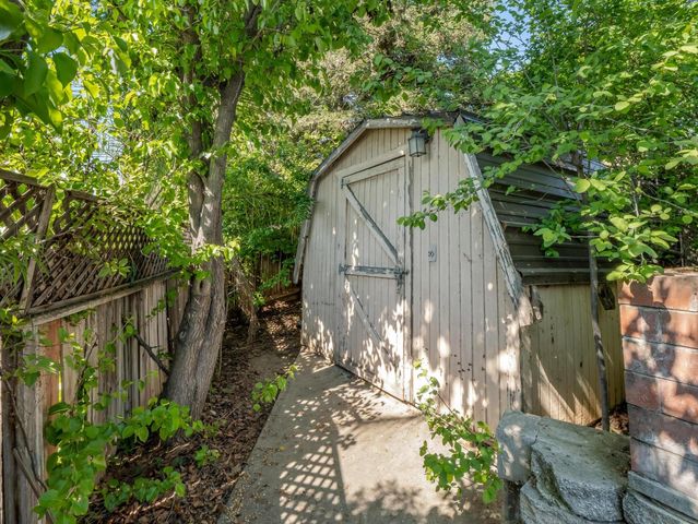 7236 N Bonadelle Avenue, Fresno, CA 93720