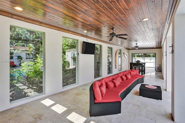 1017 Tyler St, Hollywood, FL 33019