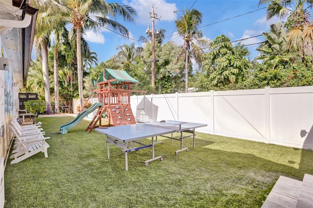 1017 Tyler St, Hollywood, FL 33019