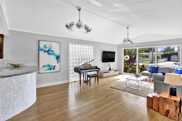 1017 Tyler St, Hollywood, FL 33019