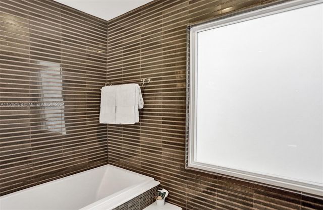 1017 Tyler St, Hollywood, FL 33019