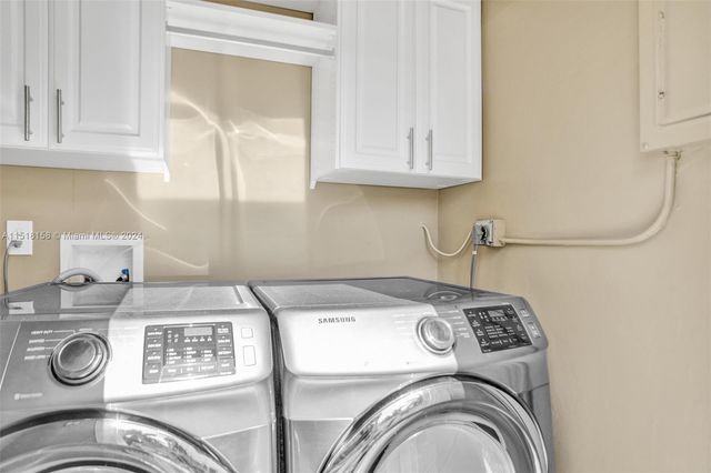 1017 Tyler St, Hollywood, FL 33019