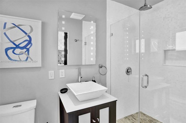 1017 Tyler St, Hollywood, FL 33019