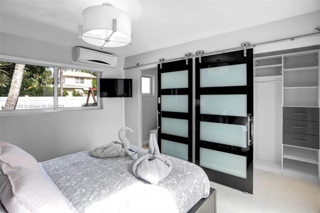 1017 Tyler St, Hollywood, FL 33019