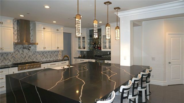 6895 Baroque Ct, San Bernardino, CA 92407