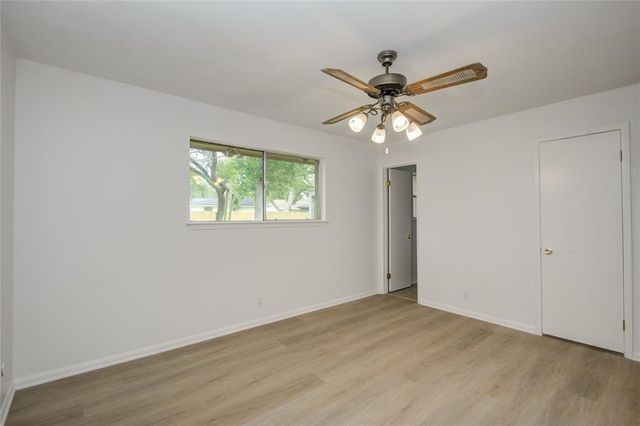 110 Spruce Street, Lake Jackson, TX 77566