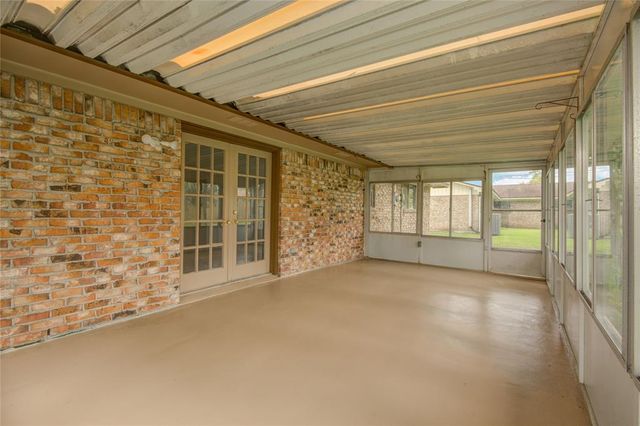 110 Spruce Street, Lake Jackson, TX 77566