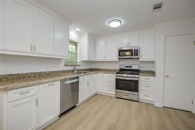 110 Spruce Street, Lake Jackson, TX 77566