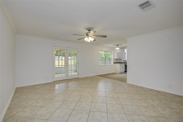 110 Spruce Street, Lake Jackson, TX 77566