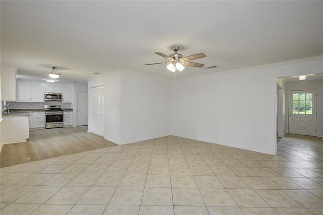 110 Spruce Street, Lake Jackson, TX 77566
