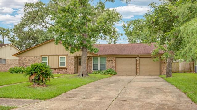 110 Spruce Street, Lake Jackson, TX 77566