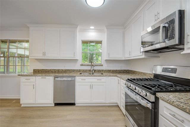 110 Spruce Street, Lake Jackson, TX 77566