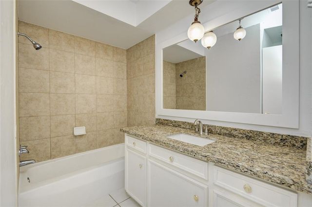 110 Spruce Street, Lake Jackson, TX 77566