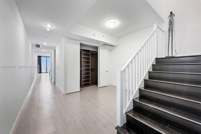 1100 Biscayne Blvd 5705, Miami, FL 33132