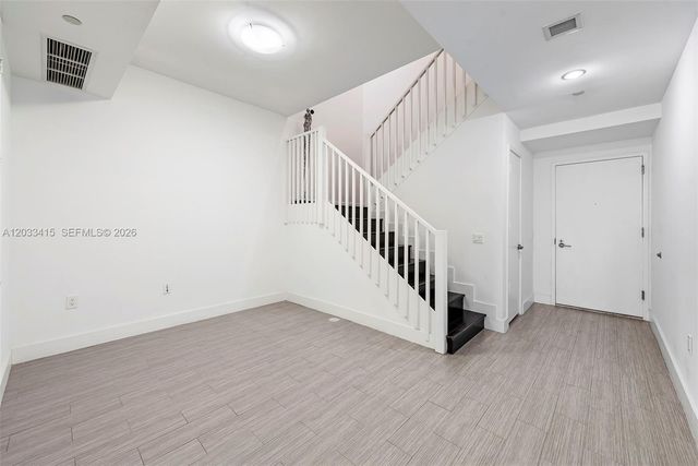 1100 Biscayne Blvd 5705, Miami, FL 33132