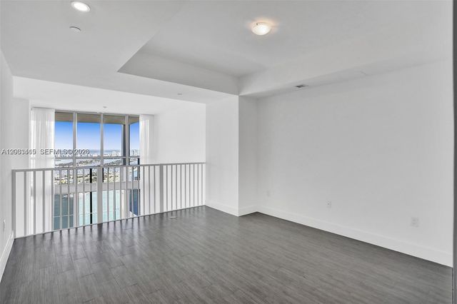 1100 Biscayne Blvd 5705, Miami, FL 33132