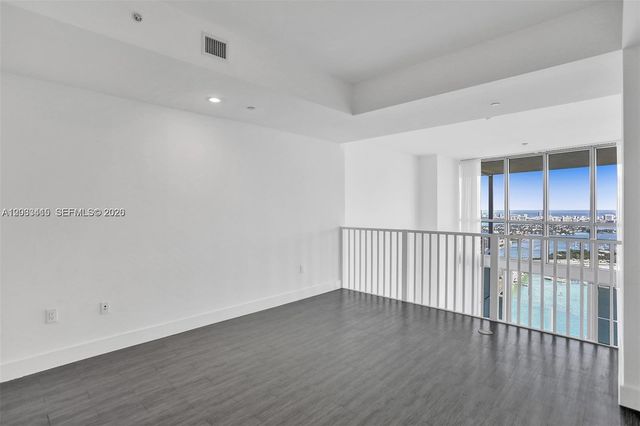 1100 Biscayne Blvd 5705, Miami, FL 33132