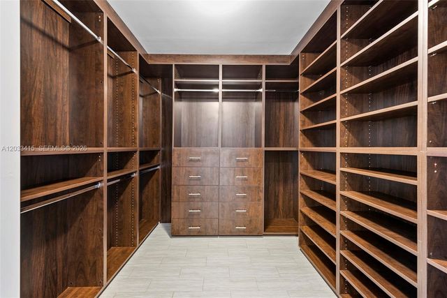 1100 Biscayne Blvd 5705, Miami, FL 33132
