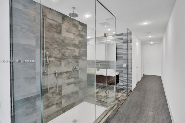 1100 Biscayne Blvd 5705, Miami, FL 33132