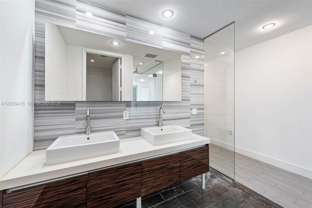 1100 Biscayne Blvd 5705, Miami, FL 33132