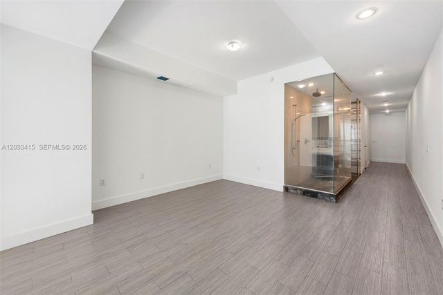 1100 Biscayne Blvd 5705, Miami, FL 33132