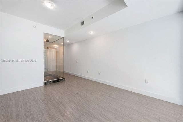 1100 Biscayne Blvd 5705, Miami, FL 33132